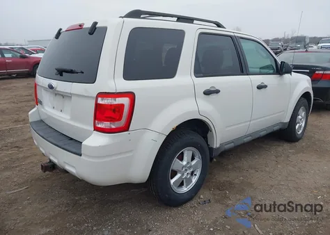 2009 Ford Escape Xlt z USA, uszkodzony, nr VIN 1FMCU03729KB26884